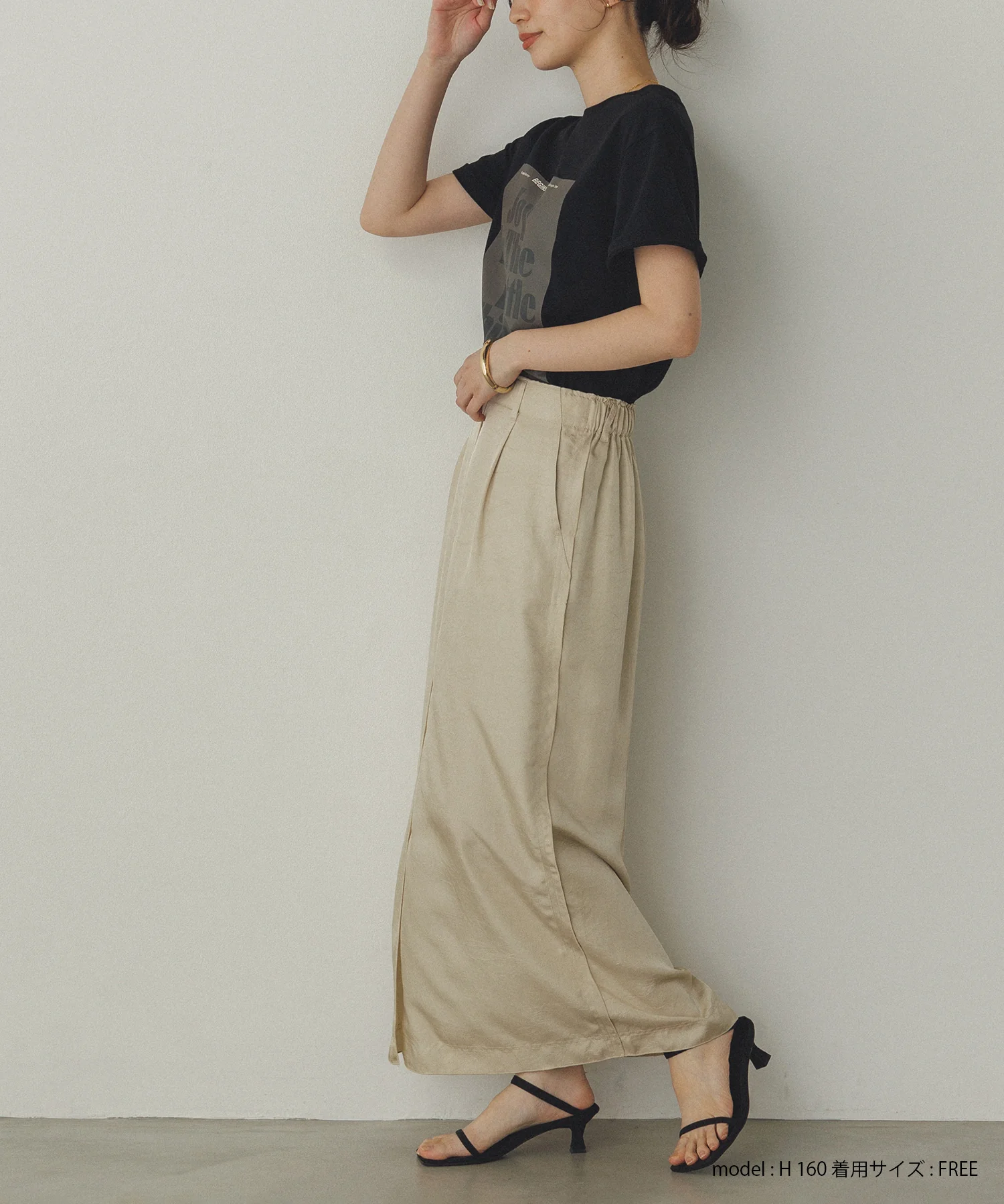 サテン セミフレアスカート