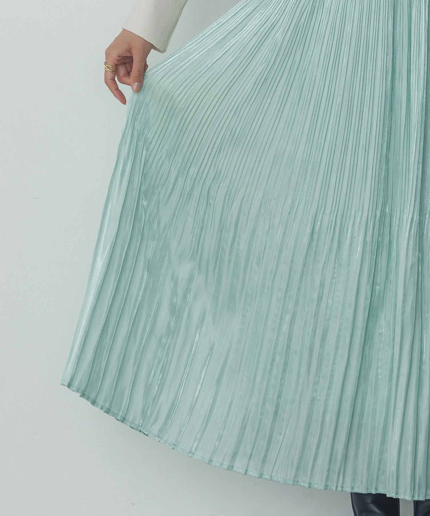 サテンランダムプリーツスカート