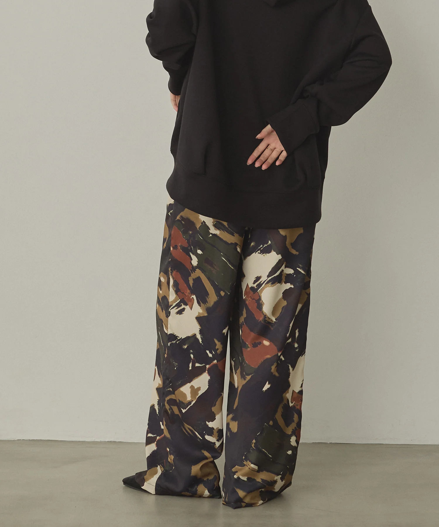 ジョーゼット柄 ストレートパンツ