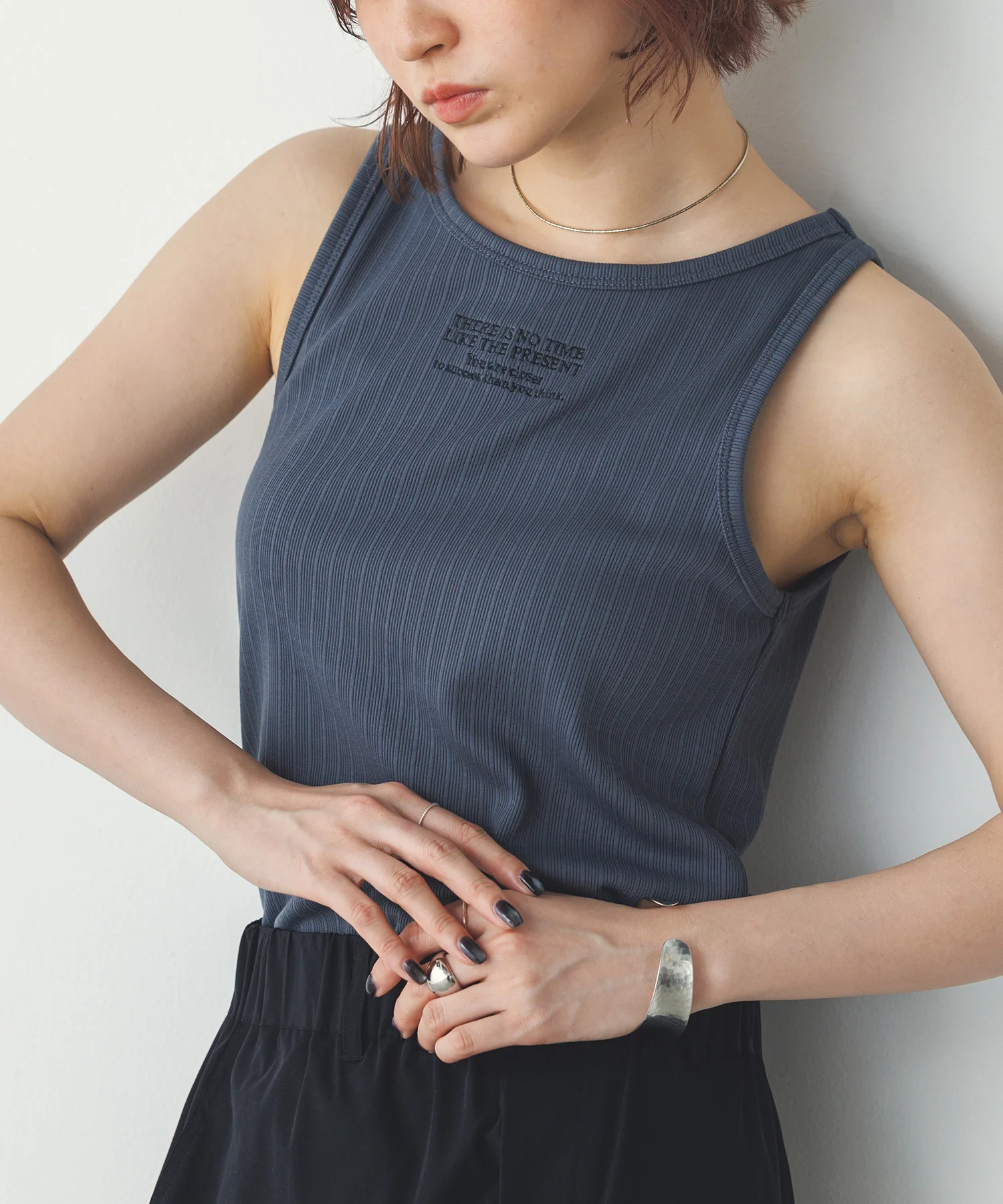 ロゴ刺繍 リブタンクトップ