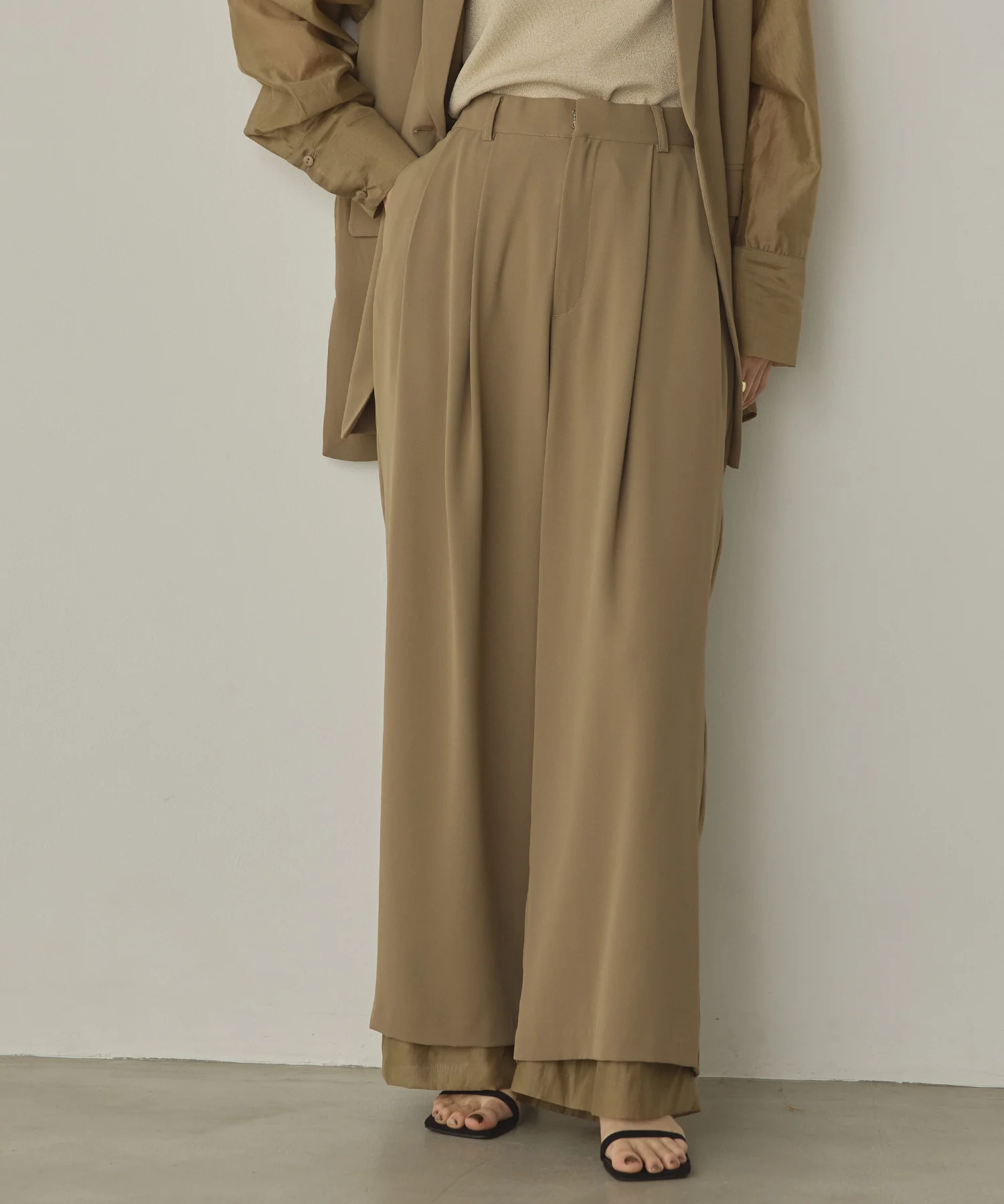 ポリツイル シアーワイドストレートパンツ