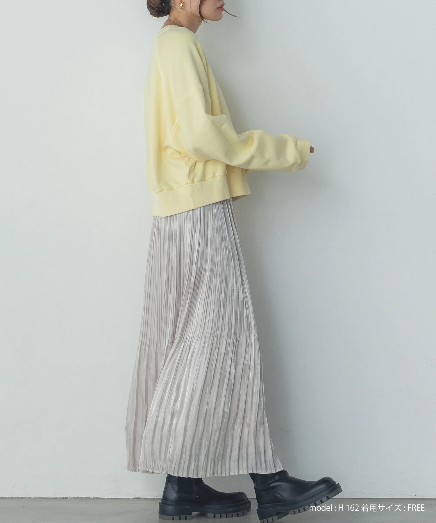サテンランダムプリーツスカート