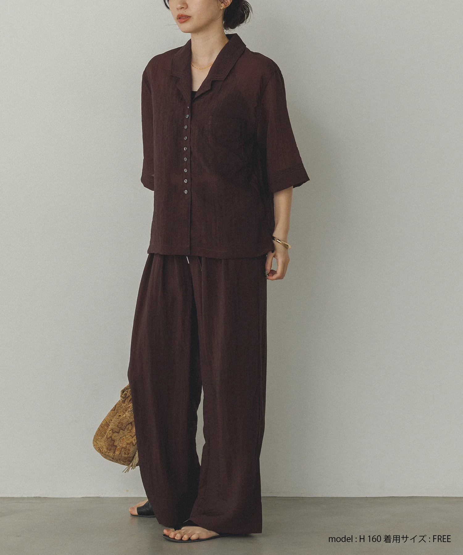 ツヤシアー ストレートパンツ