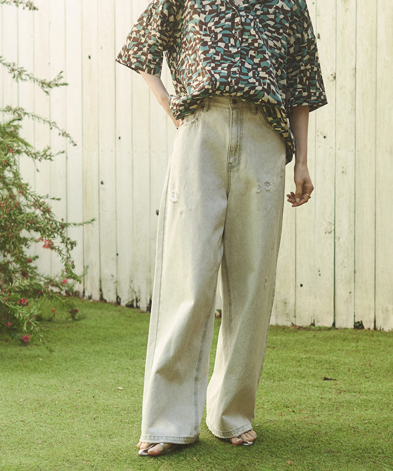 ダメージデニム ゆるストレートパンツ