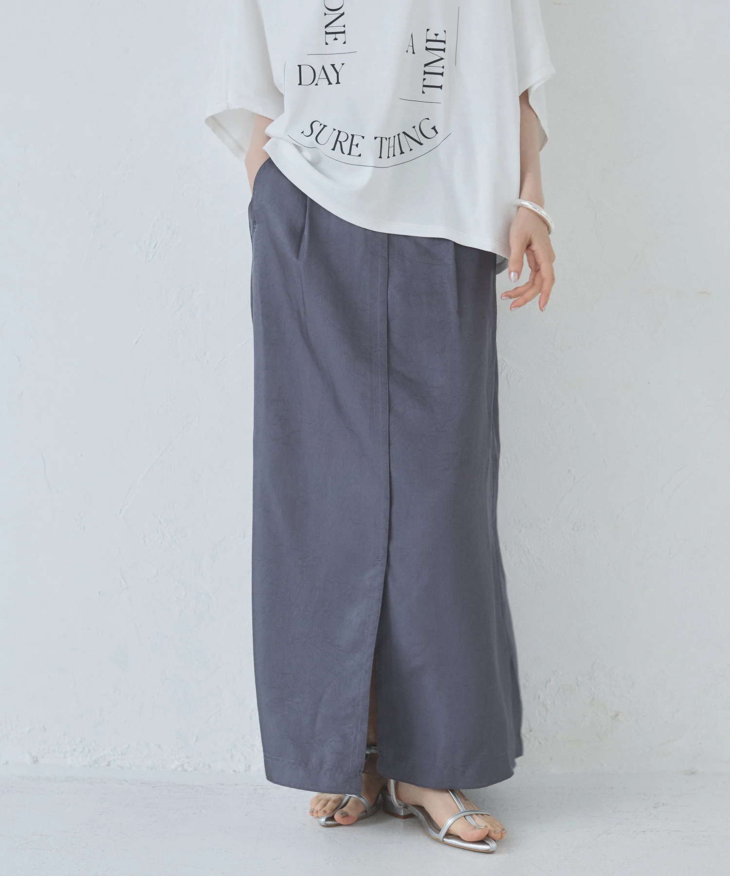 サテン セミフレアスカート