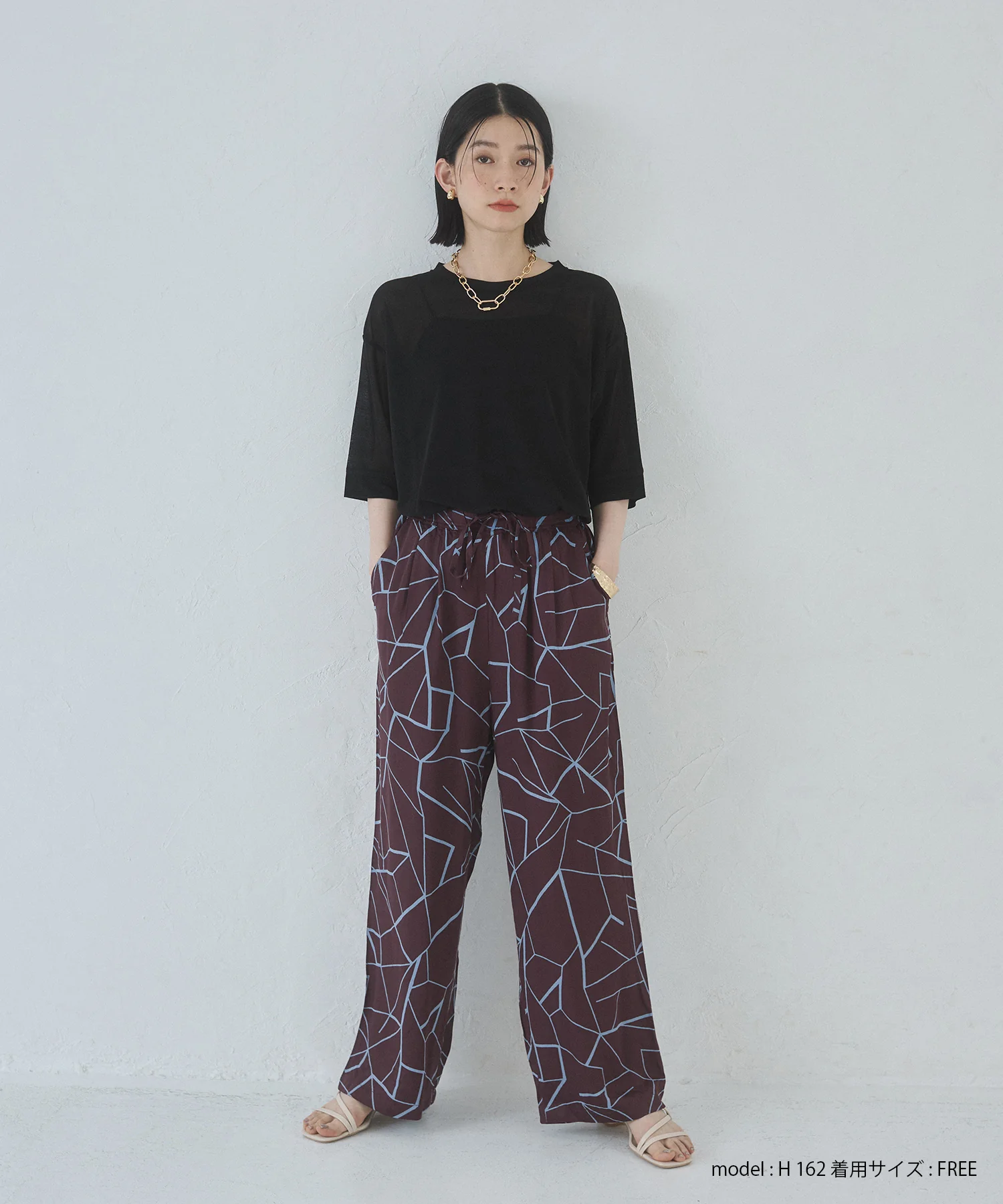 ビスコースサテン プリント タックストレートパンツ