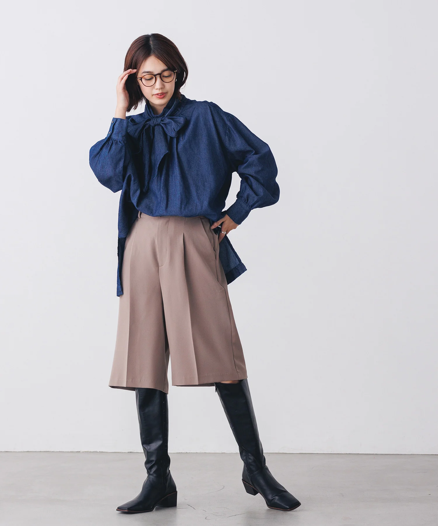 ひざ下丈バミューダパンツ | オールシーズン ストレッチ ウエストゴム ショートパンツ センタープレス