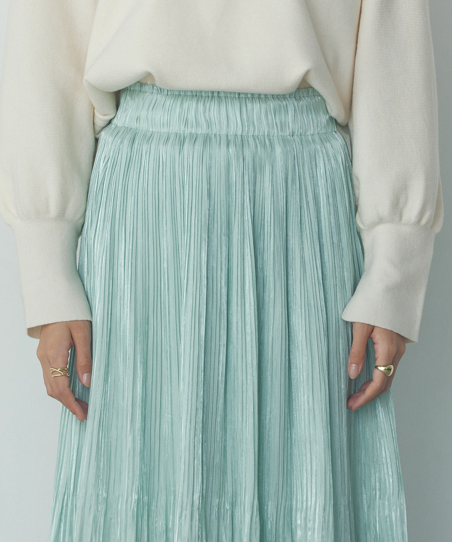 サテンランダムプリーツスカート