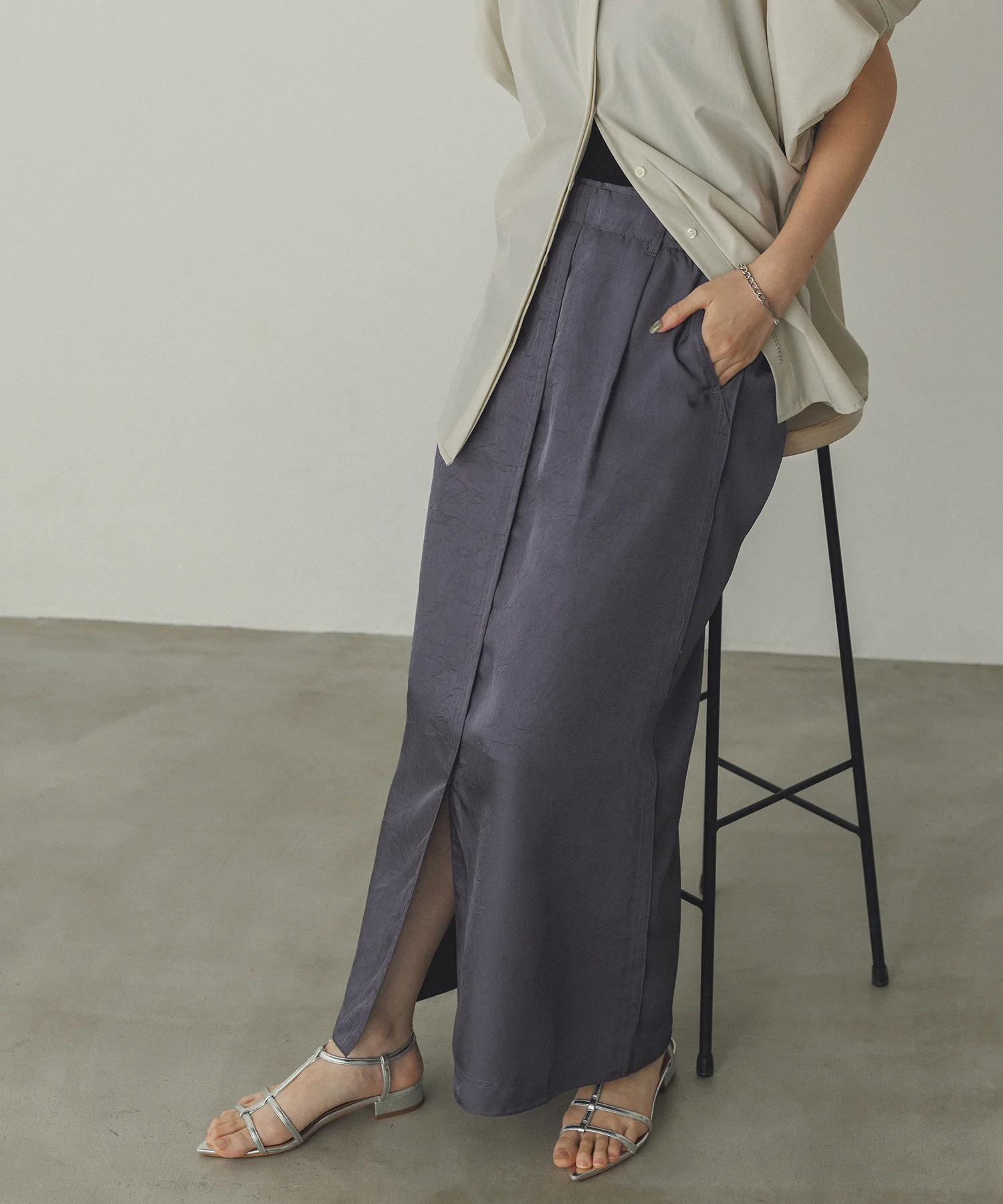 サテン セミフレアスカート