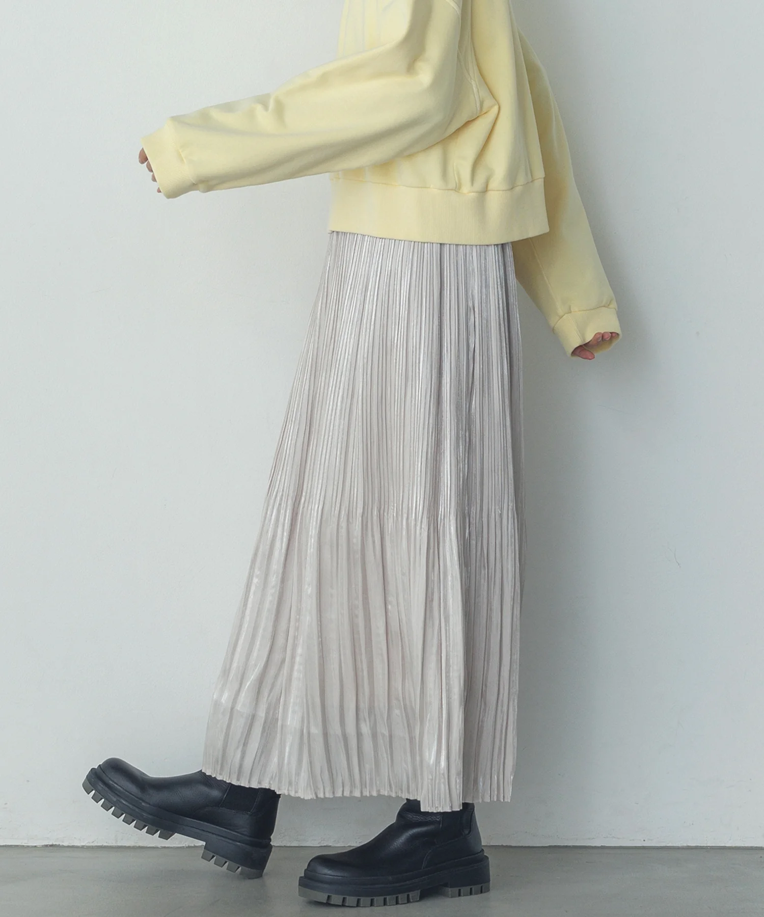 サテンランダムプリーツスカート