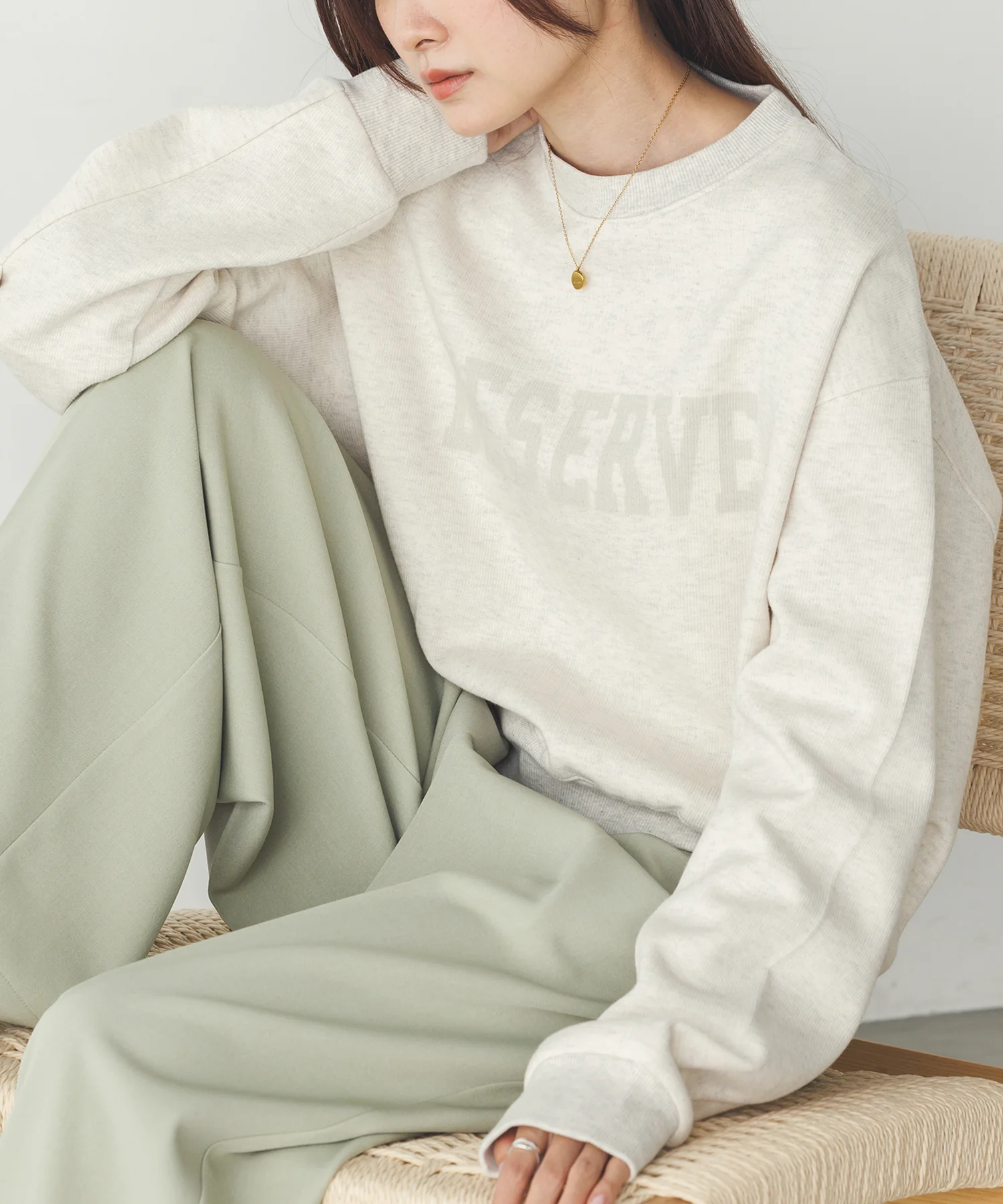 スリーブタック ロゴプリントスウェット