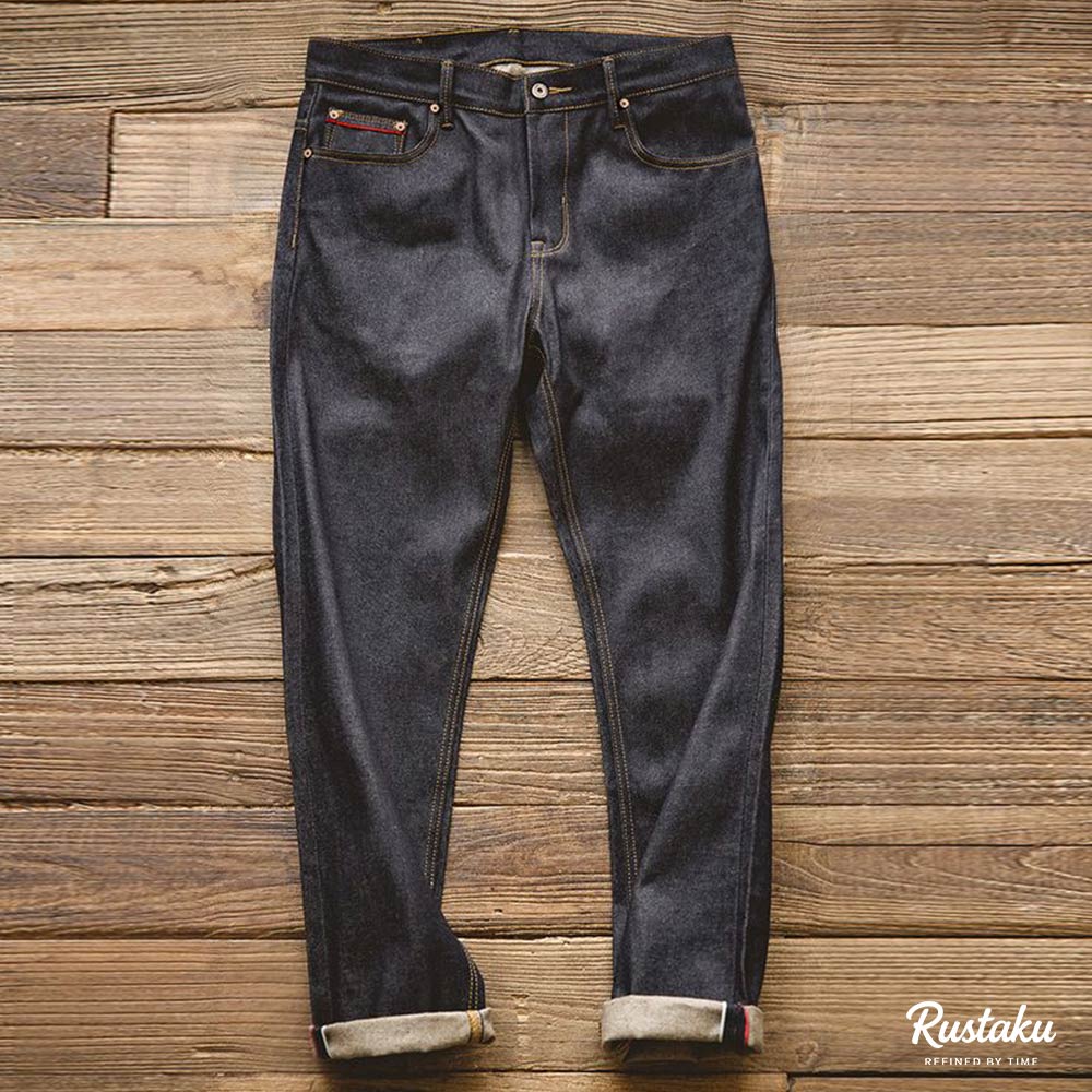 赤耳セルビッチ　13.8オンステーパードデニムパンツ