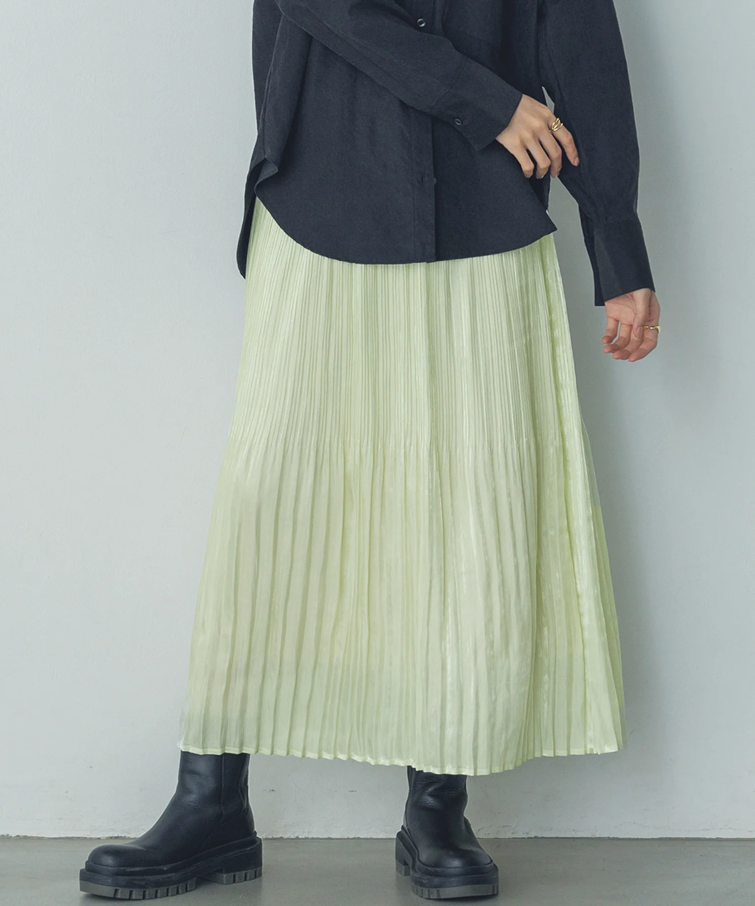 サテンランダムプリーツスカート