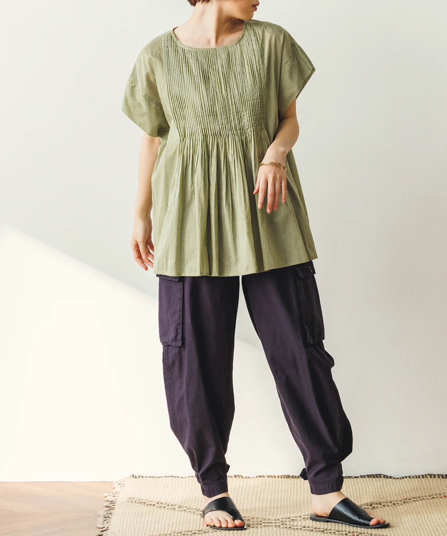 ピンタックブラウス