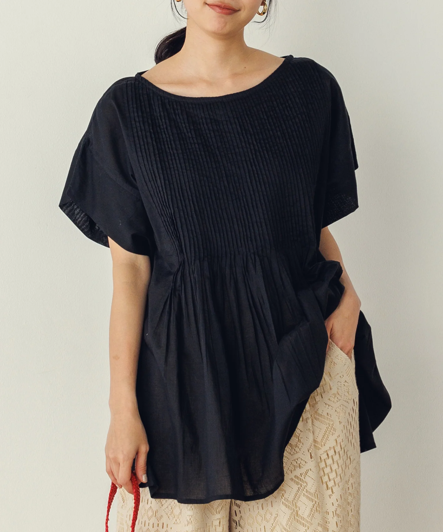 ピンタックブラウス