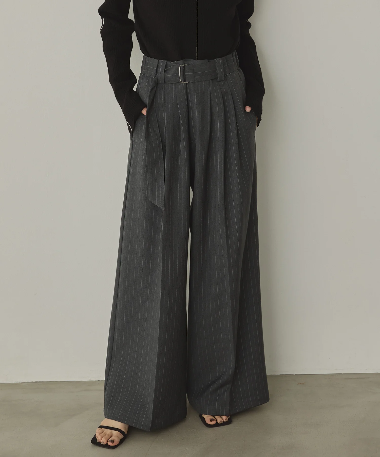 ツイルストライプ タックワイドパンツ