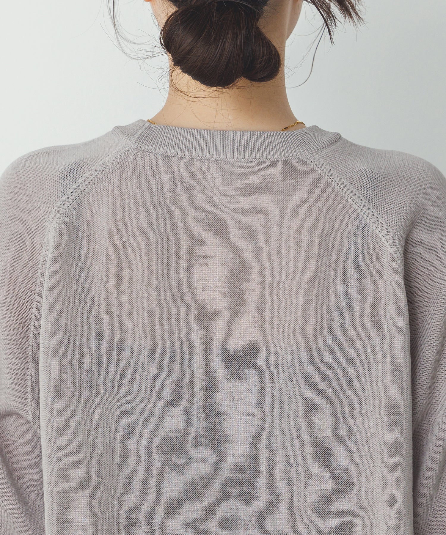 ペーパーライクシアー ロゴプリントニット