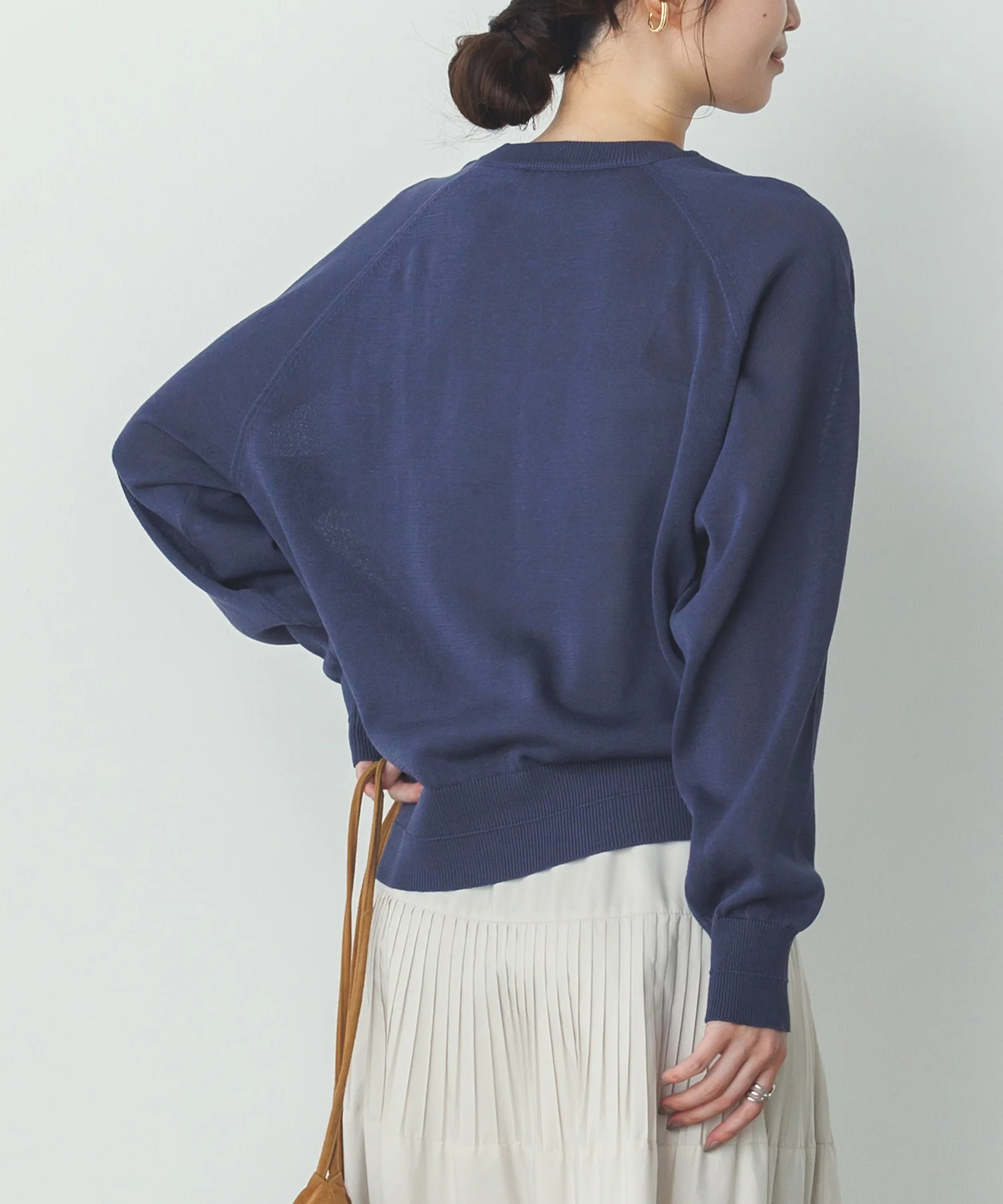 ペーパーライクシアー ロゴプリントニット