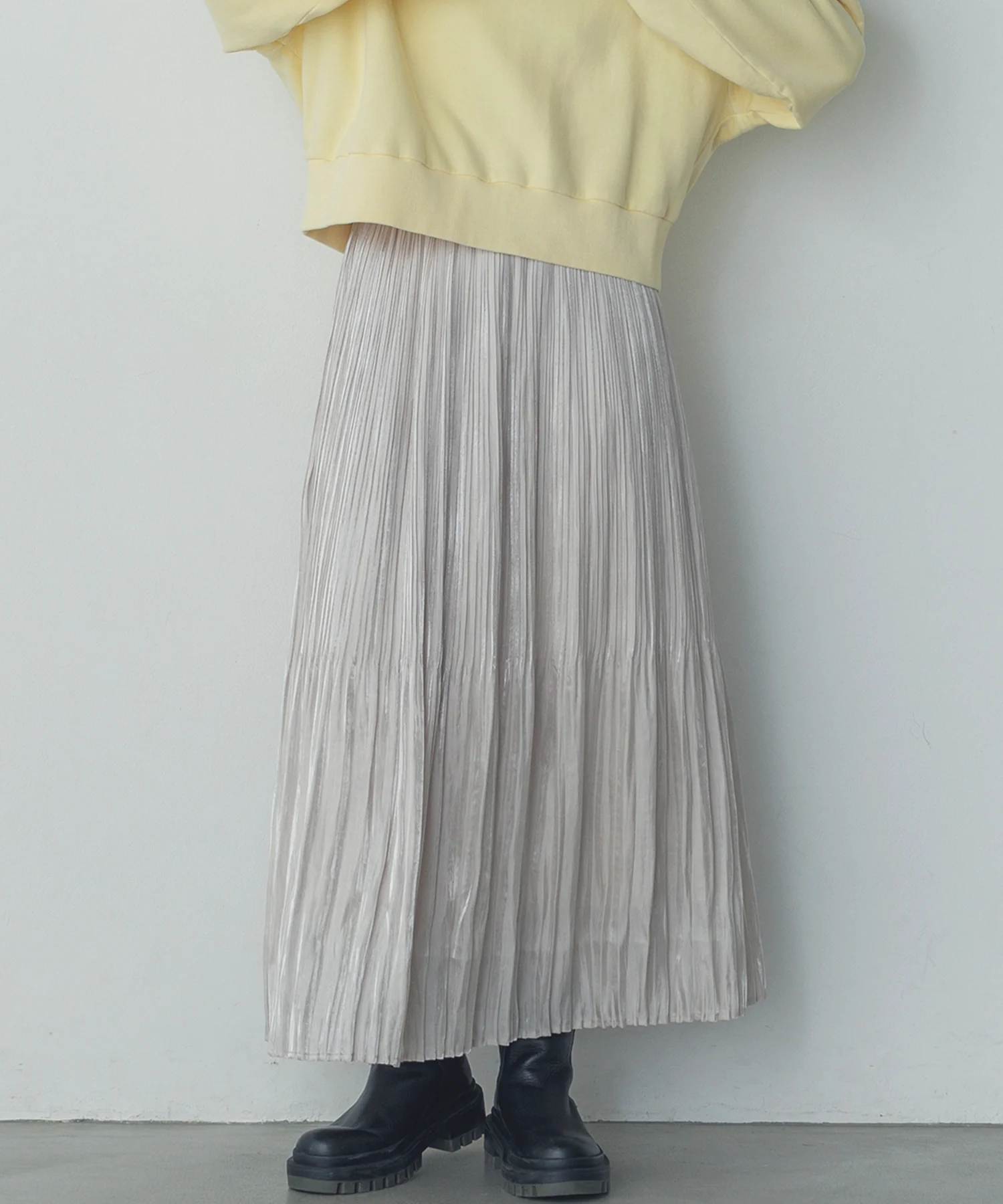 サテンランダムプリーツスカート